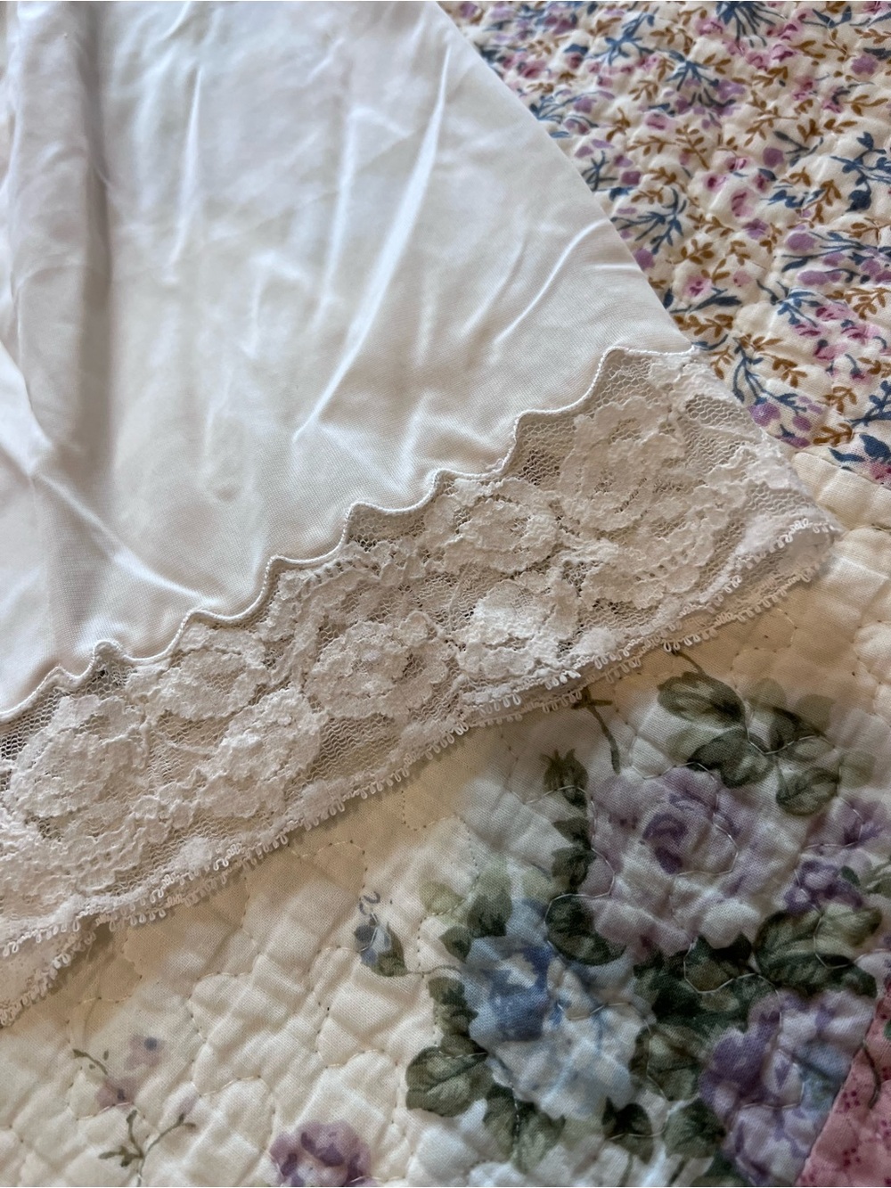 Vintage Movie Star Lace Trim Half Slip Skirt Cream Off-White Midi Slit M - Picture 2 of 9